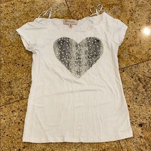 White T-shirt with snakeskin heart.